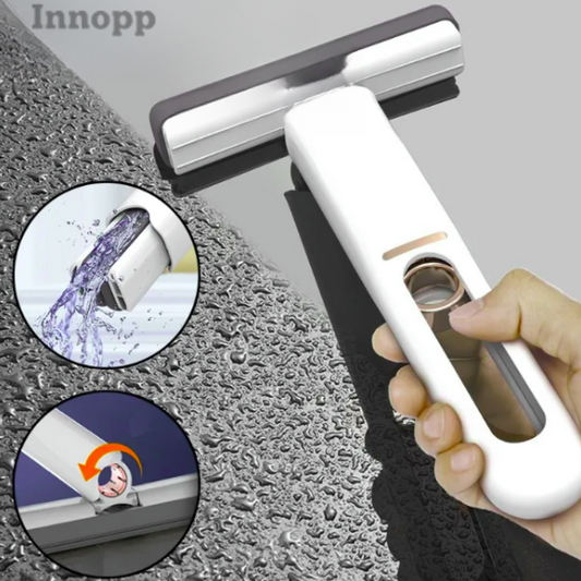 Een close-up van een mini-dweil, met een hand die het witte handvat vasthoudt en details die de waterafvoer en draaifunctie benadrukken.