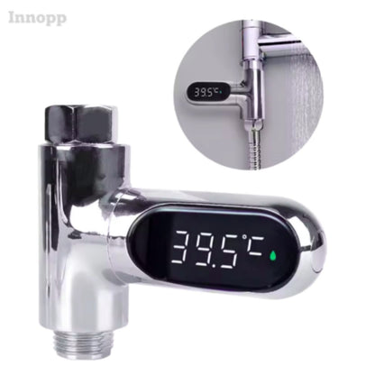 digitale douche thermometer in de kleur chrome staat op 39.5 graden