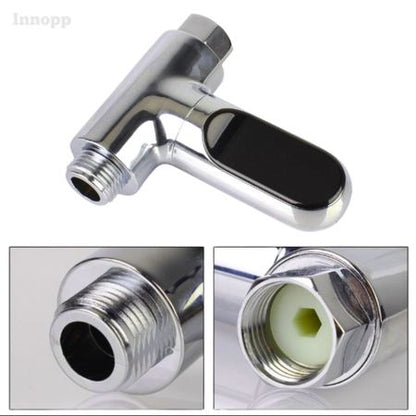 Een chrome douchethermometer met zwarte display, inclusief close-ups van het schroefdraad.